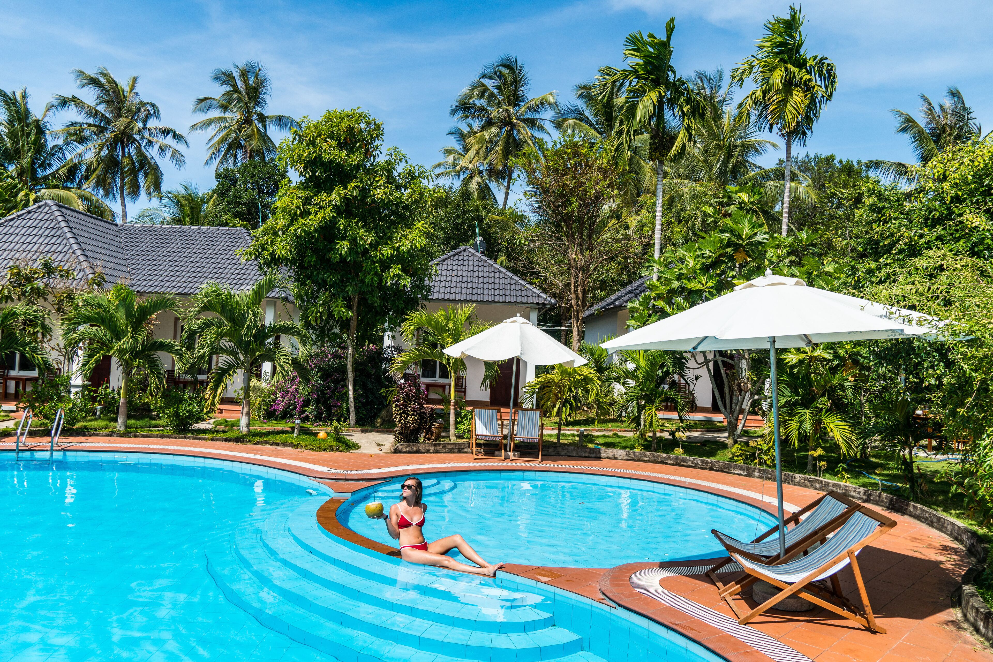 Outdoor pool, pool umbrellas, sun loungers