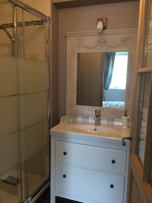 Double Room | Bathroom