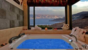 Studio Suite Deluxe | Bồn tắm thủy lực