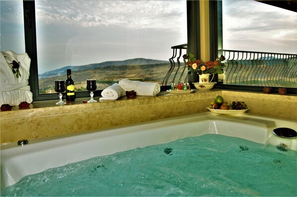 Separat badekar og bruser, boblebadekar, gratis toiletartikler