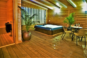 Suite estudio Deluxe | Baño | Bañera y ducha independientes y bañera de hidromasaje