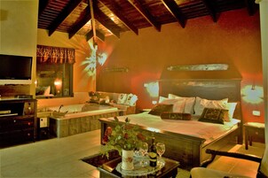 Untuvapeitot, Select Comfort -patjalliset sängyt, minibaari, työpöytä