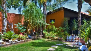 A garden with a variety of plants and a small pond. - Ayelet Ahavim Hotel (Merom HaGalil)