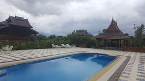 Hồ bơi ngoài trời 