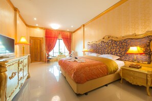 Deluxe Double Room | Minibar, desk, blackout curtains, cots/infant beds