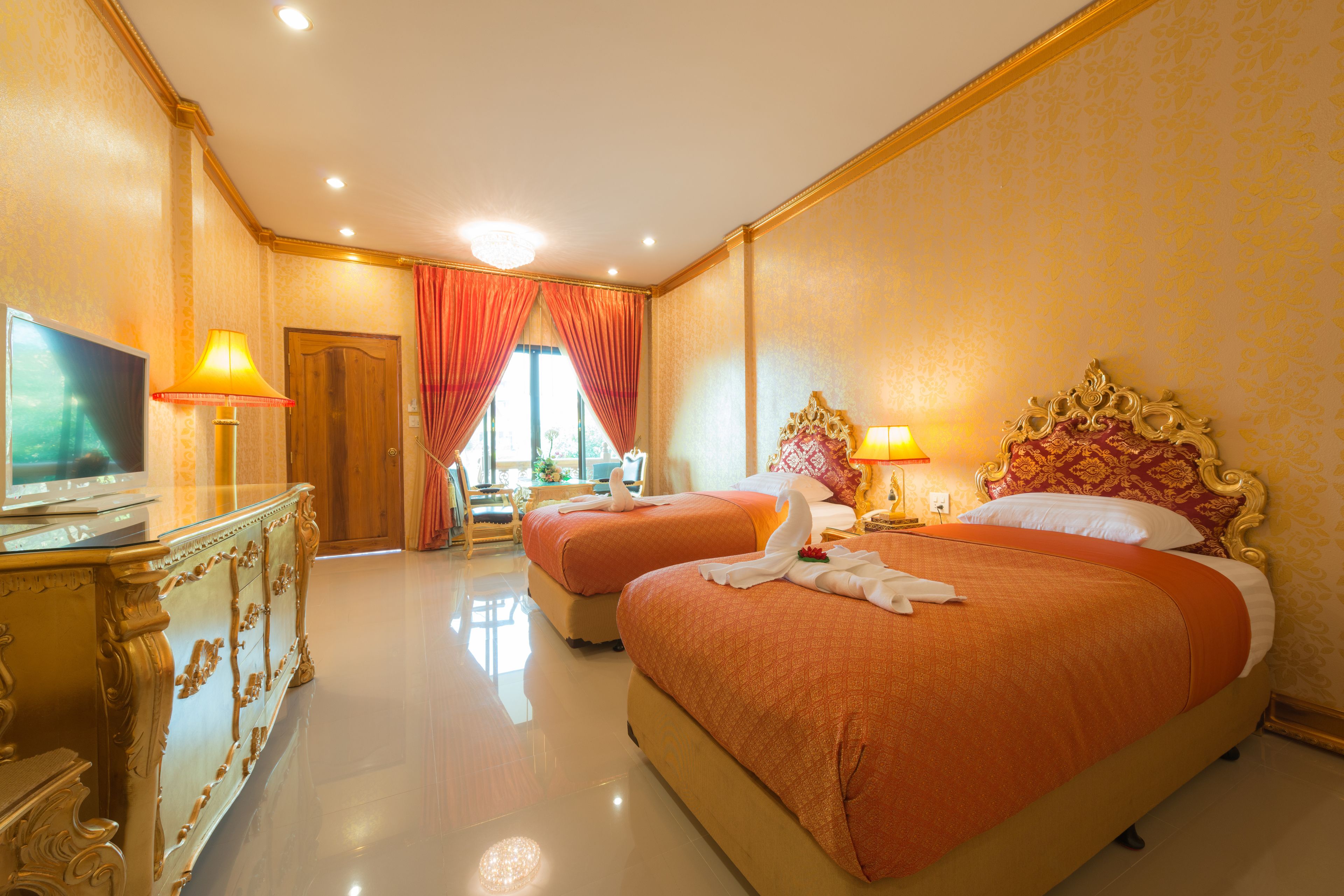 deluxe twin room | minibar, desk, blackout curtains, cots/infant beds