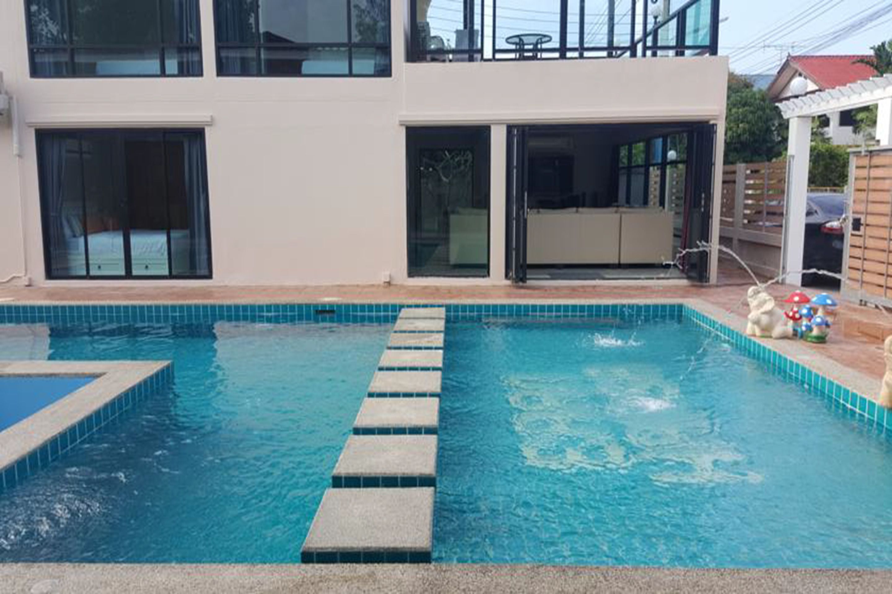 Kolam renang outdoor