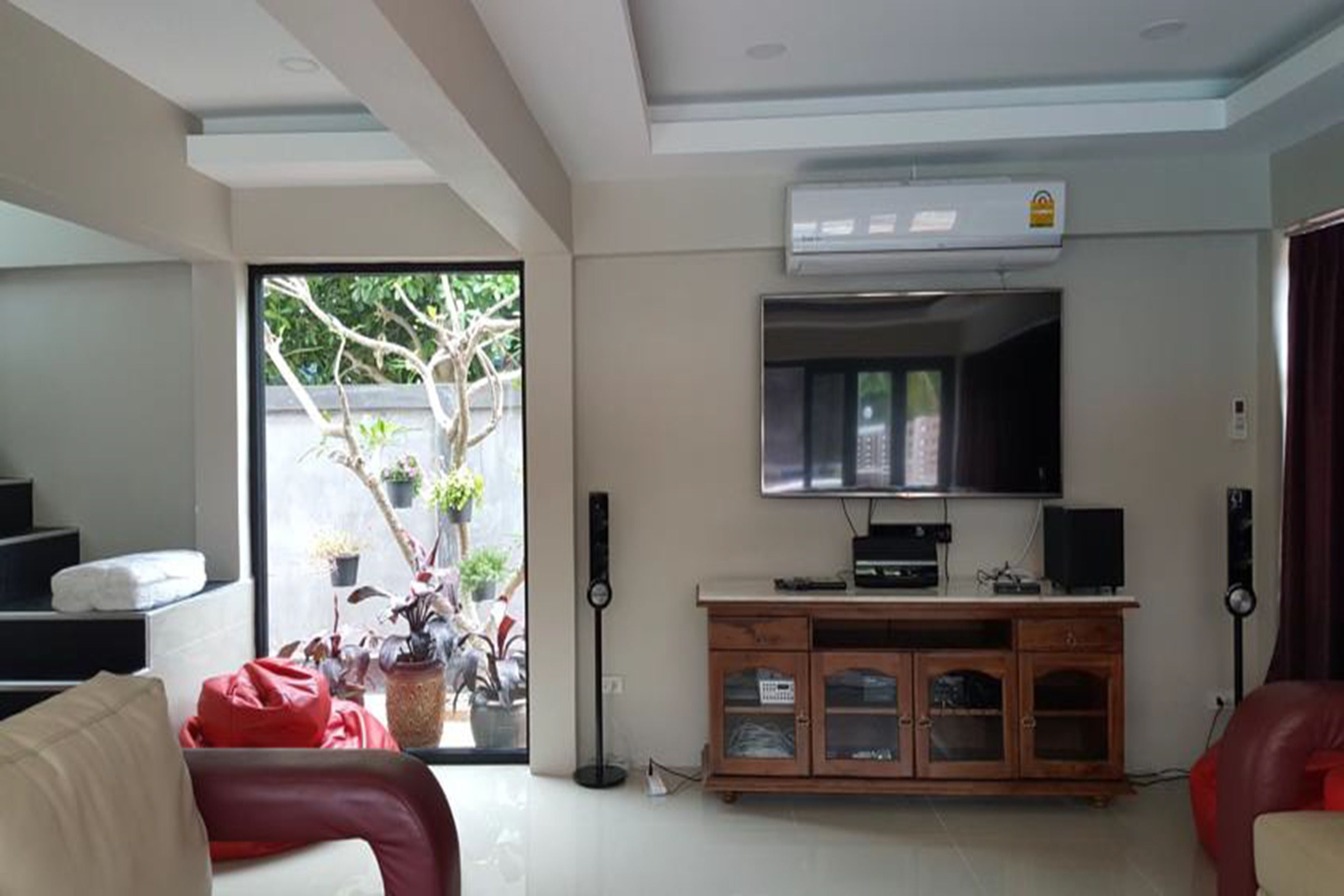 4 Bedroom House | Living area