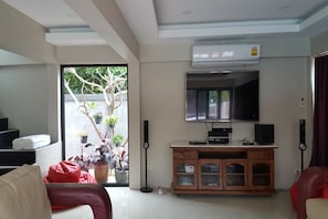 Rumah, 4 kamar tidur | Area keluarga | TV layar datar