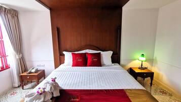 Superior Double Room | Desk, soundproofing, rollaway beds, free WiFi