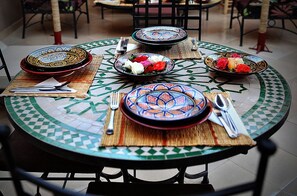 Breakfast, lunch and dinner served - Dar Nossa (Marrakech)