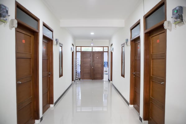Hallway - RedDoorz @ Pasir Luyu Buahbatu (Bandung)