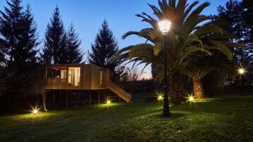 1 bedroom, premium bedding, individually decorated