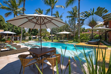 Outdoor pool, pool umbrellas, sun loungers