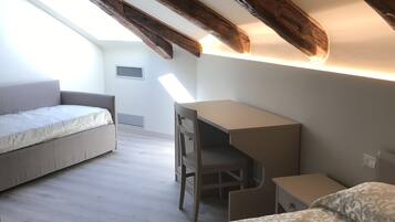 1 sovrum, duntäcken, minibar och värdeförvaringsskåp på rummet