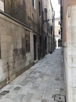 Entrada al alojamiento