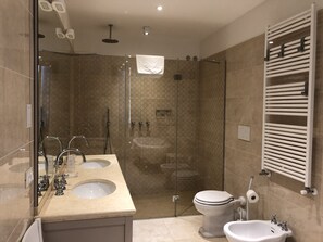 Deluxe Triple Room | 1 bedroom, down comforters, minibar, in-room safe - Guesthouse Cà dell'Angelo (Venice)