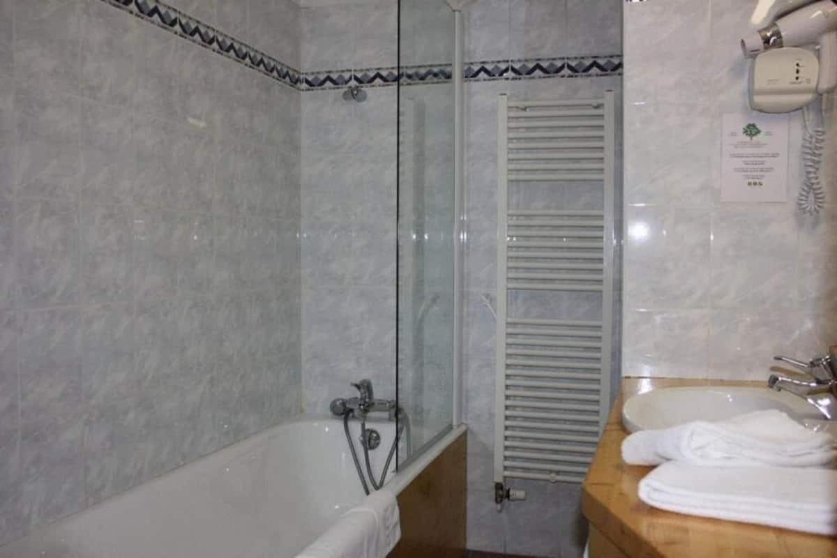 combined shower/bathtub, free toiletries, hair dryer, bathrobes