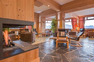 Dinner served, Regional cuisine, alfresco dining 