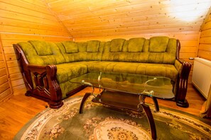 Casa de campo familiar, cocineta | Área de sala de estar | Televisión 