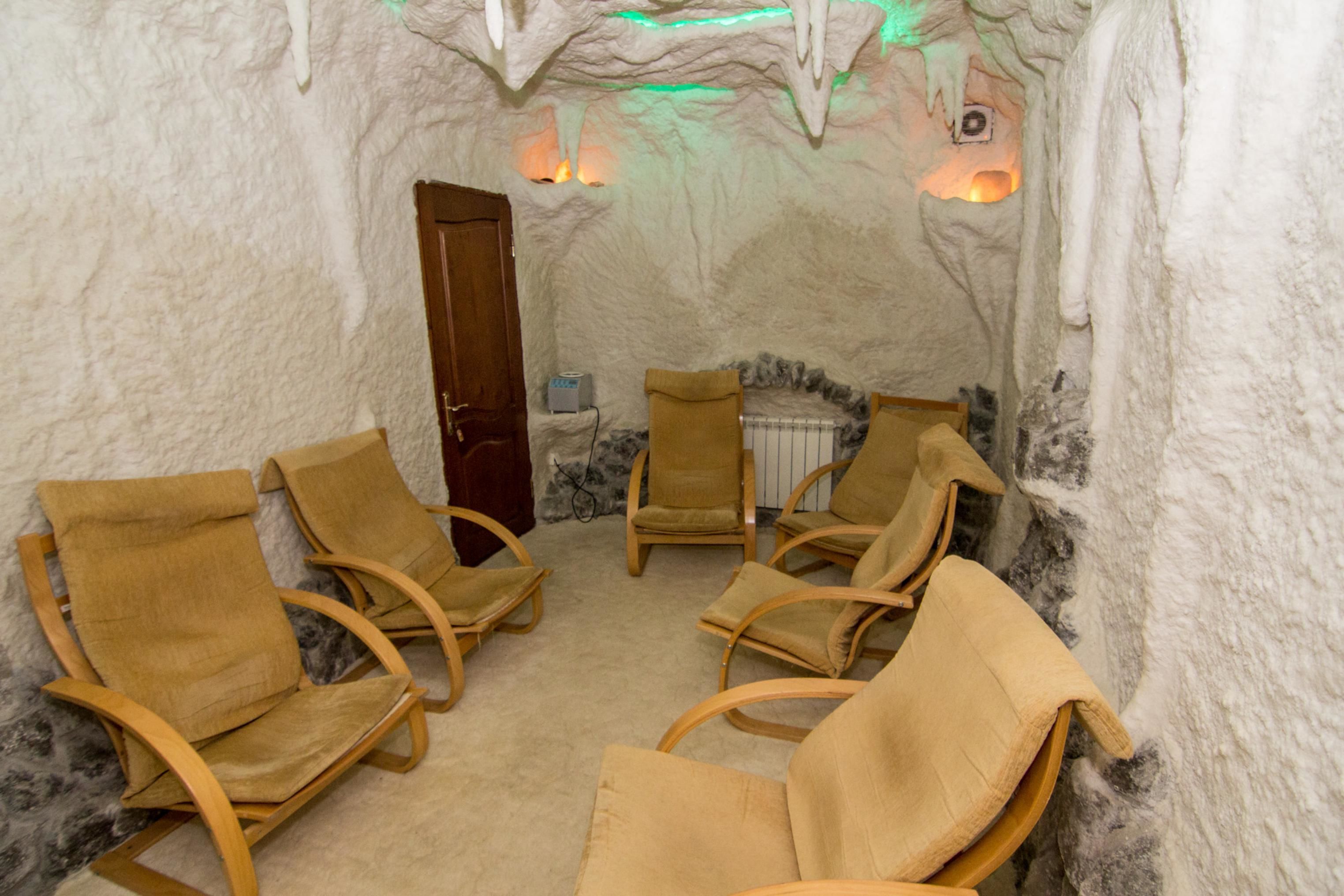 Body treatments, aromatherapy, massage/treatment rooms