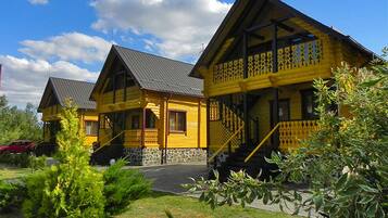 Family Room, 1 Bedroom (in Cottage) | 1 bedroom, free WiFi