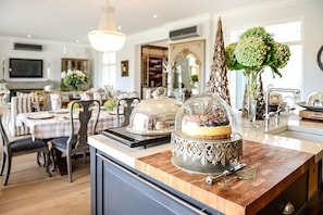 Luxury-Haus, 4 Schlafzimmer | Eigene Küche | Großer Kühlschrank, Mikrowelle, Ofen, Herdplatte