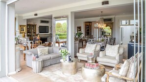 Unclassified image, 4 of 58, button - Collection Luxury Accommodation : Val de Vie House (Paarl)