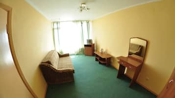 Standard Twin Room | Ruang tamu | TV