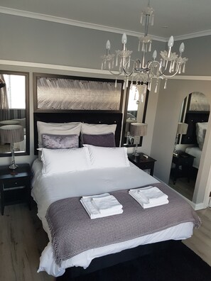 Desk, iron/ironing board, free WiFi - Keswick (Durban)