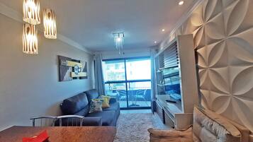 Căn hộ dành cho gia đình (3º andar) | Khu phòng khách | TV LED 32-inch có truyền hình kỹ thuật số, TV