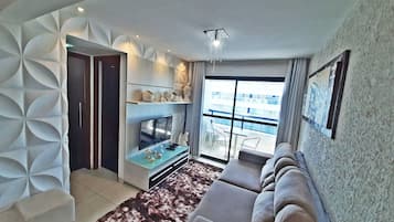 Apartamento superior (5º andar) | Área de estar | TV LED 32 polegadas com canais digitais, TV