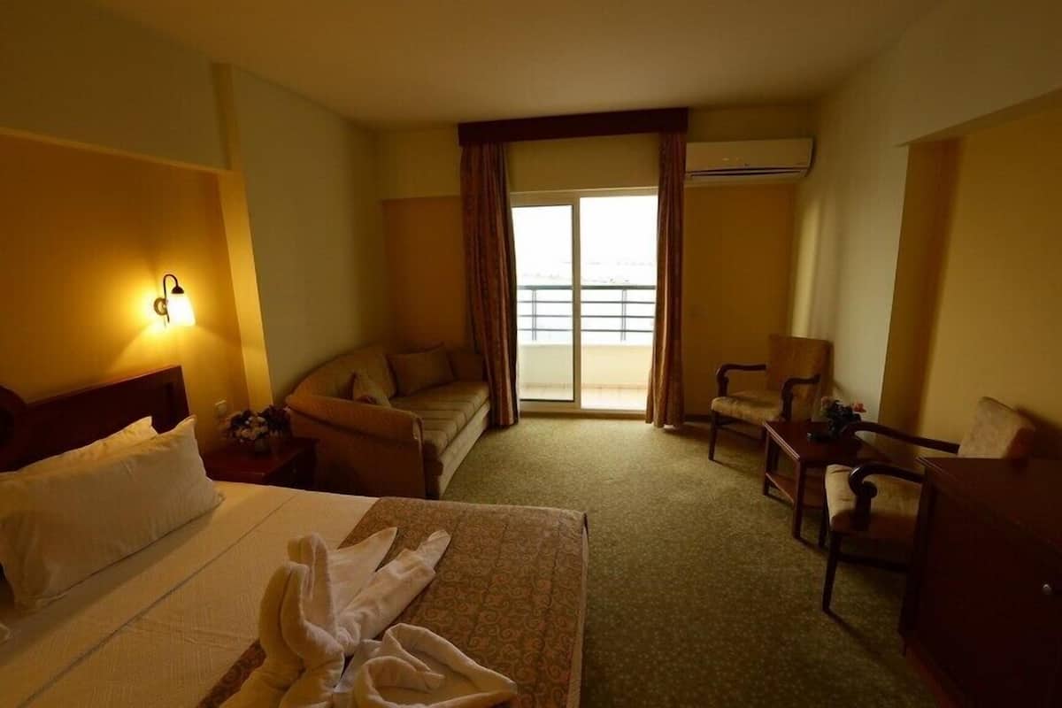 Minibar, in-room safe, desk, soundproofing
