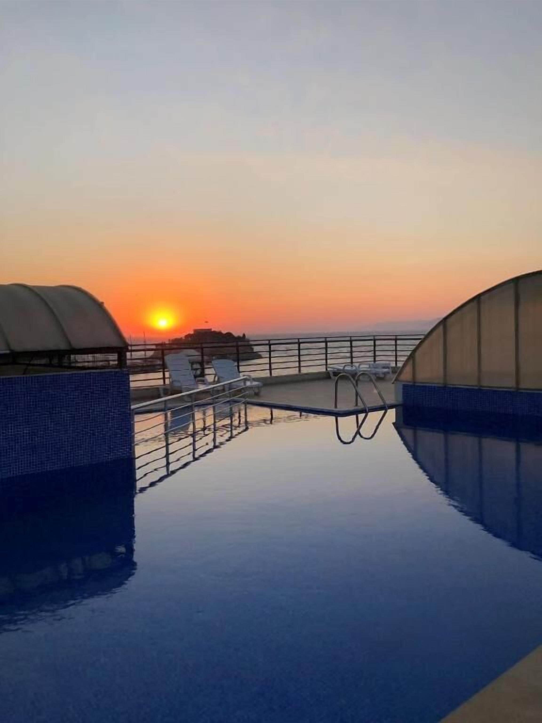 Außenpool, Liegestühle