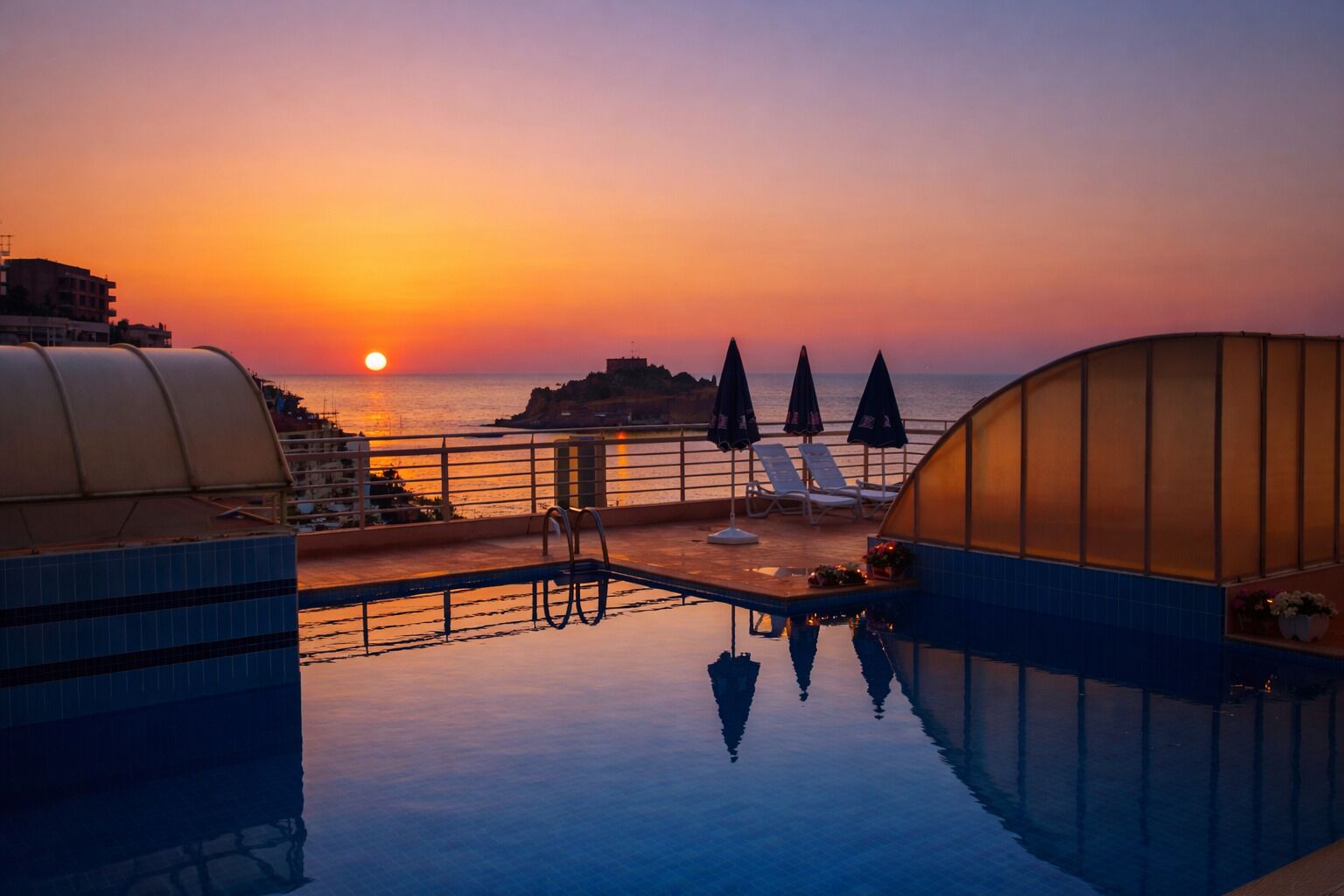 Outdoor pool, pool loungers