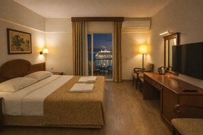 Premium bedding, minibar, in-room safe, desk - Kayhanbey Otel (Kuşadası)