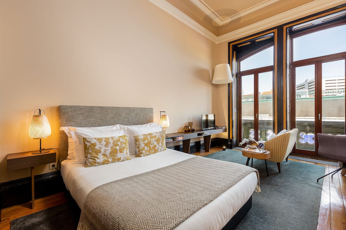 Standard Studio, Balcony (2C) | 1 bedroom, in-room safe, individually decorated, individually furnished