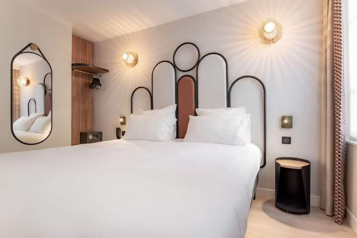 Premium bedding, in-room safe, desk, blackout drapes