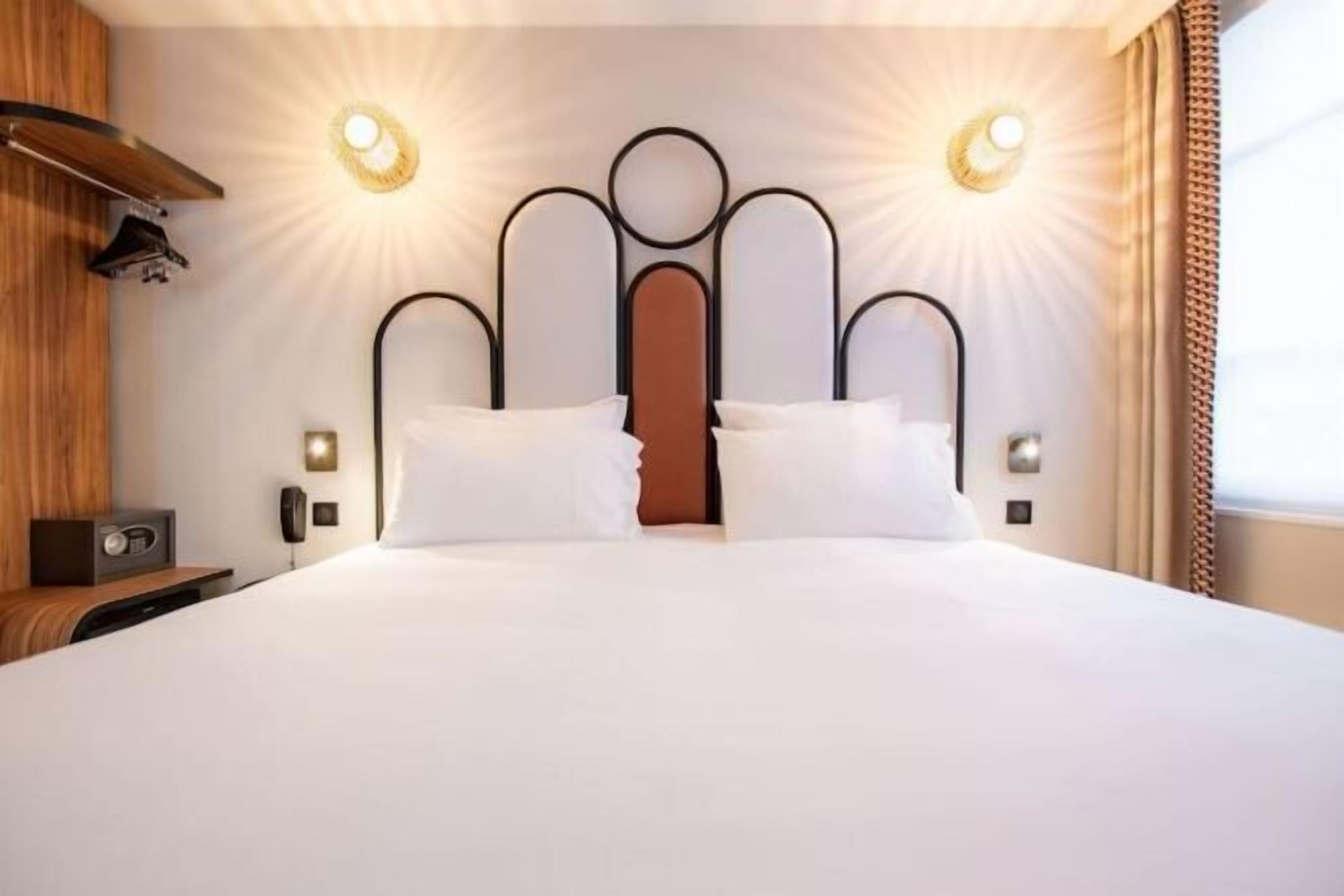 Roupas de cama premium, cofres nos quartos, escrivaninha