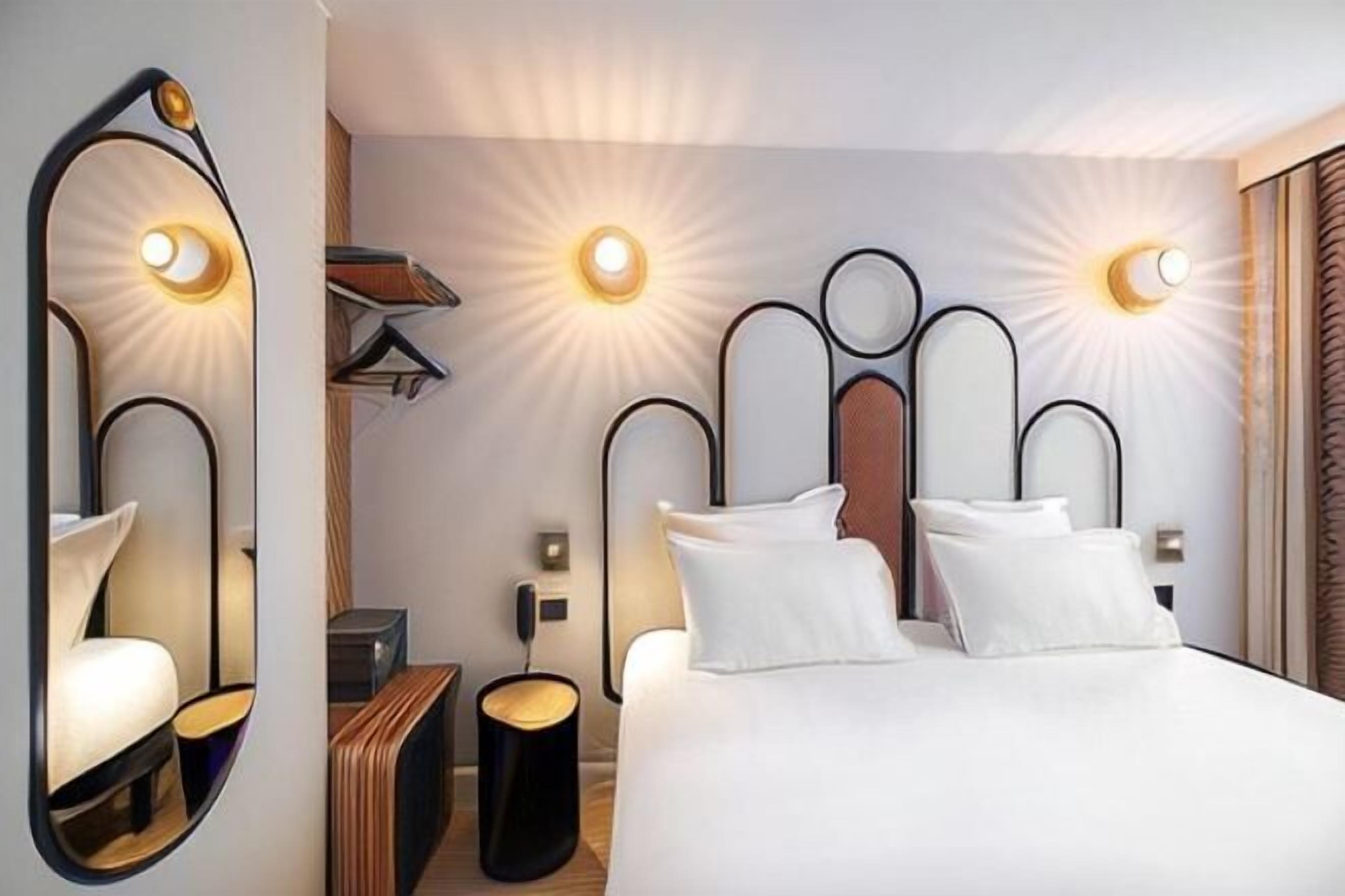 Roupas de cama premium, cofres nos quartos, escrivaninha