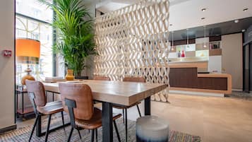 Siddeområde i lobbyen