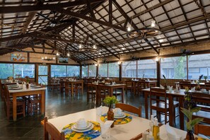Lunch and dinner served, Brazilian cuisine - Pousada Rio Claro (Pocone)