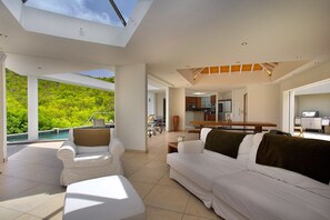 Familienvilla, 3 Schlafzimmer, Meerblick | Wohnbereich