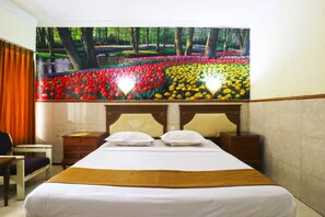 Blackout curtains, free WiFi