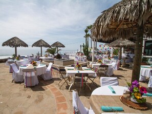 Breakfast, lunch, dinner served; international cuisine - Poco Cielo Hotel (Playas de Rosarito)
