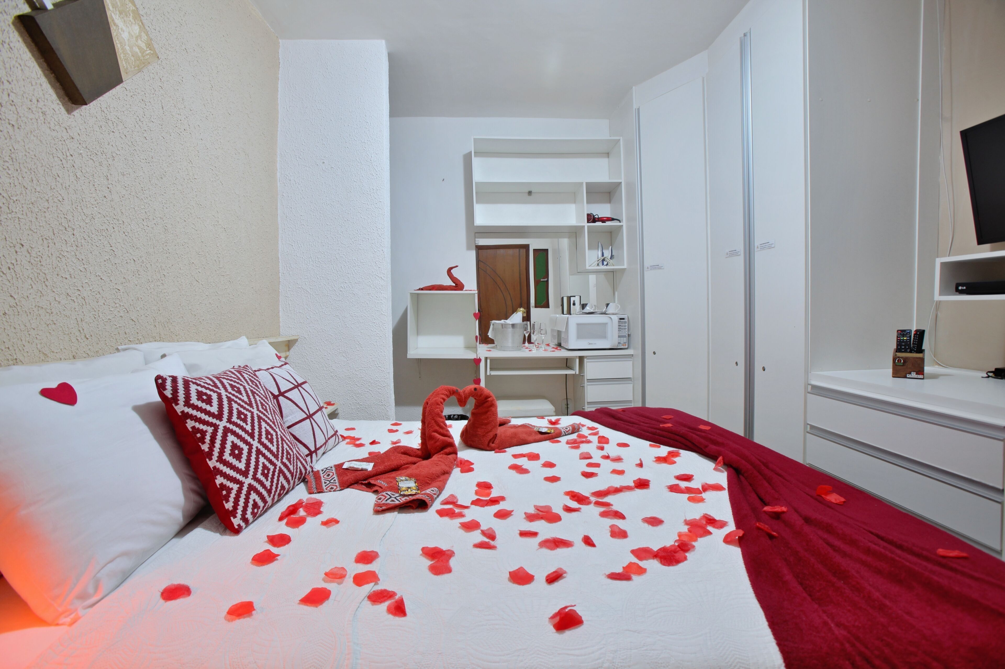 Minibar, wifi gratis y ropa de cama 