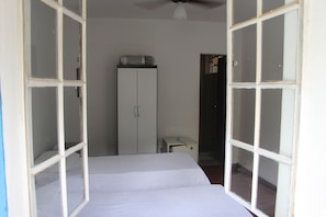 Standard Twin Room | Minibar, iron/ironing board, free WiFi, bed sheets - Pousada Villa Real (Sabara)