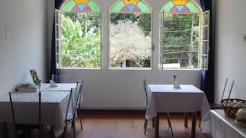 Café da manhã continental grátis durante a semana