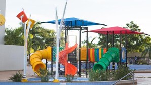 A playground with multiple slides and a covered play structure. - Marina Flat & Náutica Apartamento - Férias em Caldas Novas (Caldas Novas)