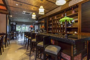 Double Room | Bar (on property) - Reddoorz Near Exit Toll Kota Satelit 2 (Surabaya)